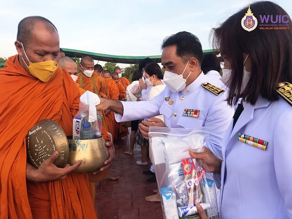 On 29th March 2022, at 06.30 hrs, Prof. Dr. Sombat Thamrongthanyawong, Acting President of Walailak University, presided over the dry food merit-making ceremony to the monks, attended the ceremony of islam and prayed for the blessings of christianity for the glory and prosperity on the occasion of the 30th anniversary of the establishment of Walailak University. Mr. Trairat Chairat, Deputy Governor of Nakhon Si Thammaratat together with distinguished guests in Nakhon Si Thammarat Province, executive team, employees and students of Walailak University attended the ceremony at WBP Walailak Botanic Park.