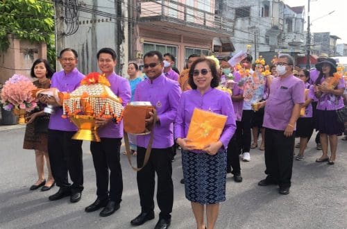 The dean and staff from Walailak University International College (WUIC) had joined in the Thot Kathin ceremony (an annual merit-making ceremony), which was sponsored and hosted by Walailak University at Saenaram Temple, Thasala District, Nakhon Si Thammarat Province.